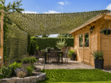 Tarnnetz im Garten – Flexibler Sicht- und Sonnenschutz für Terrasse & Gartenhaus